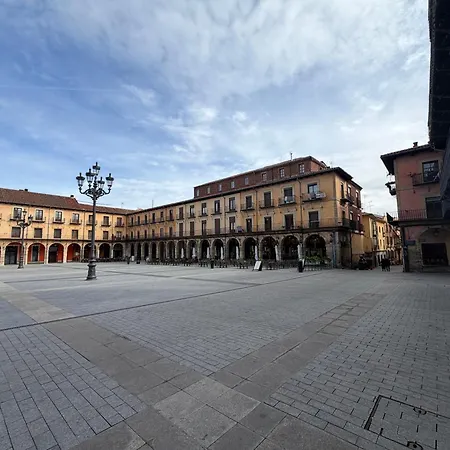 Arquitecto De La Vida - Plaza Mayor León